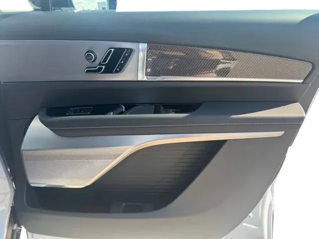 Cadillac Vistiq photo 16