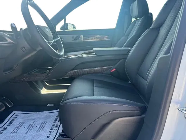 Cadillac Vistiq photo 9