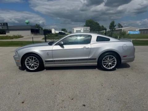 More photos of 2013 Ford Mustang V6 Premium at Braden Cadillac GMC, OH