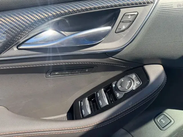 Cadillac CT5 photo 12