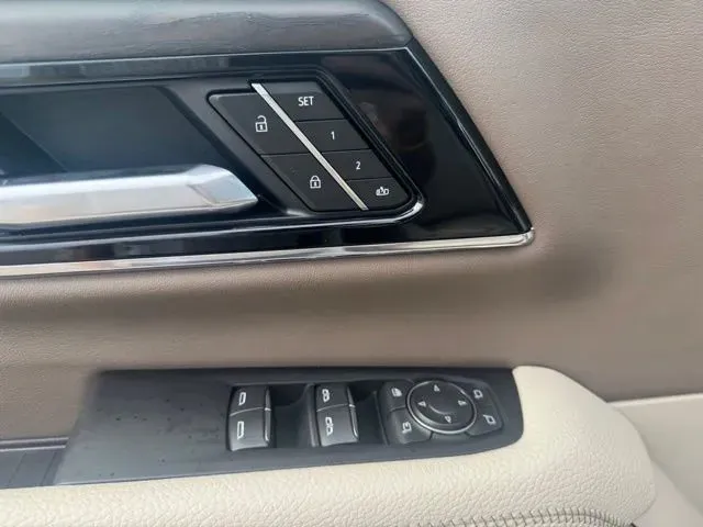 GMC Yukon XL photo 12