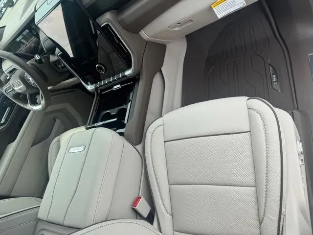 GMC Yukon XL photo 14