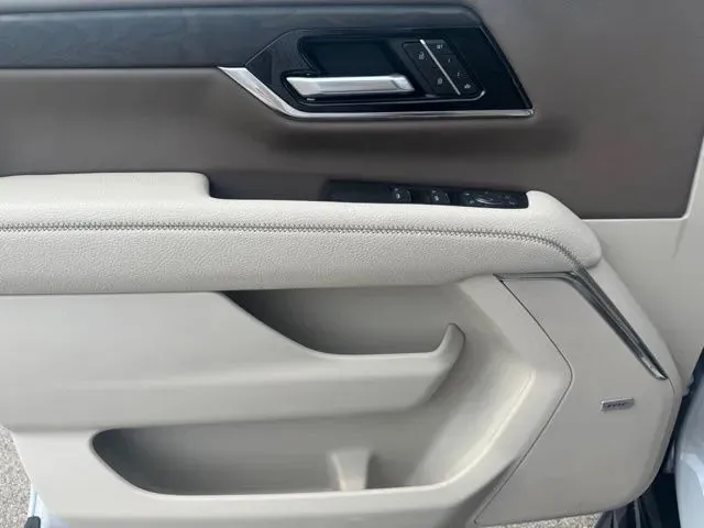 GMC Yukon XL photo 11