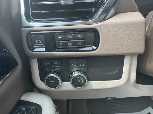 GMC Yukon XL photo 23