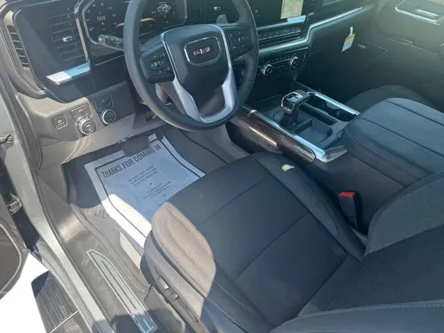 GMC Sierra photo 10