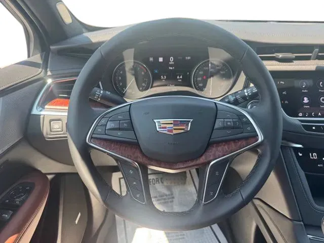 Cadillac XT5 photo 23