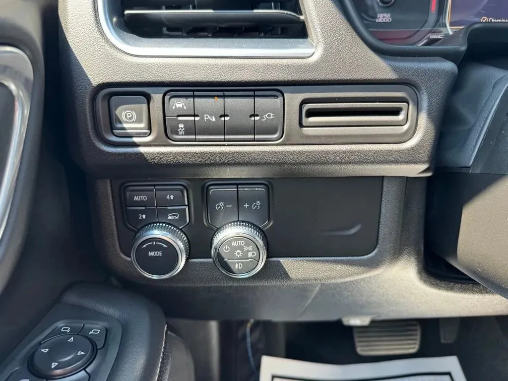 GMC Yukon photo 24