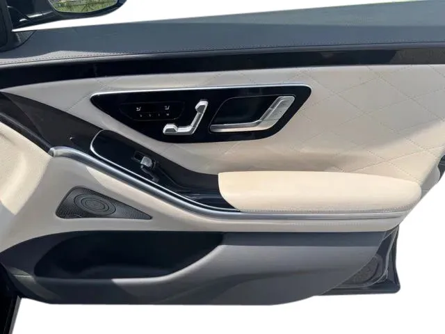 Mercedes-Benz S-Class photo 17
