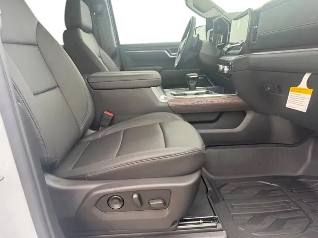 GMC Sierra photo 14
