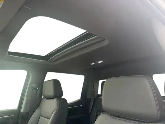 GMC Sierra photo 11