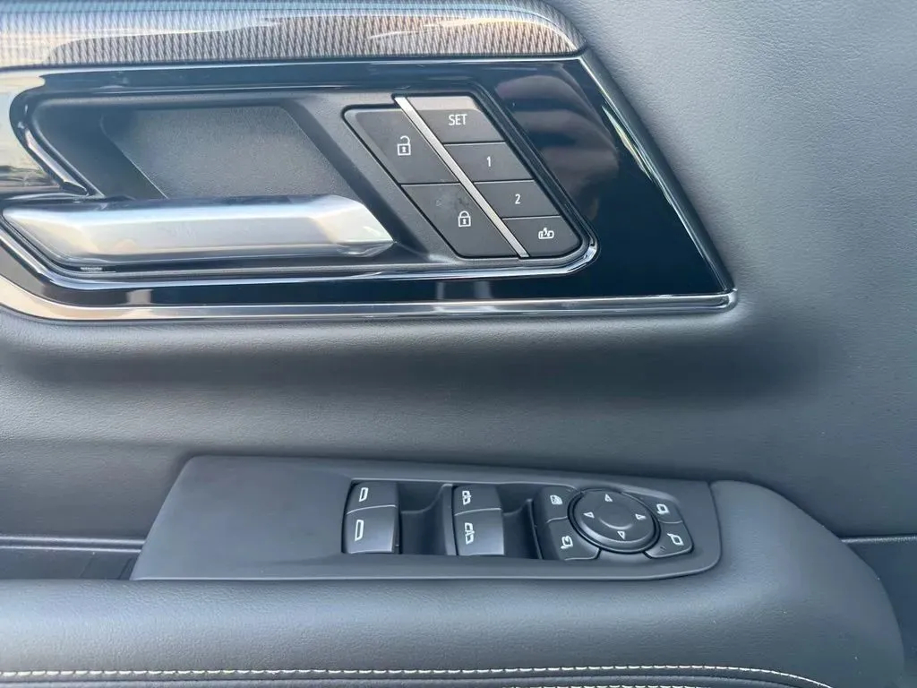 GMC Yukon photo 12