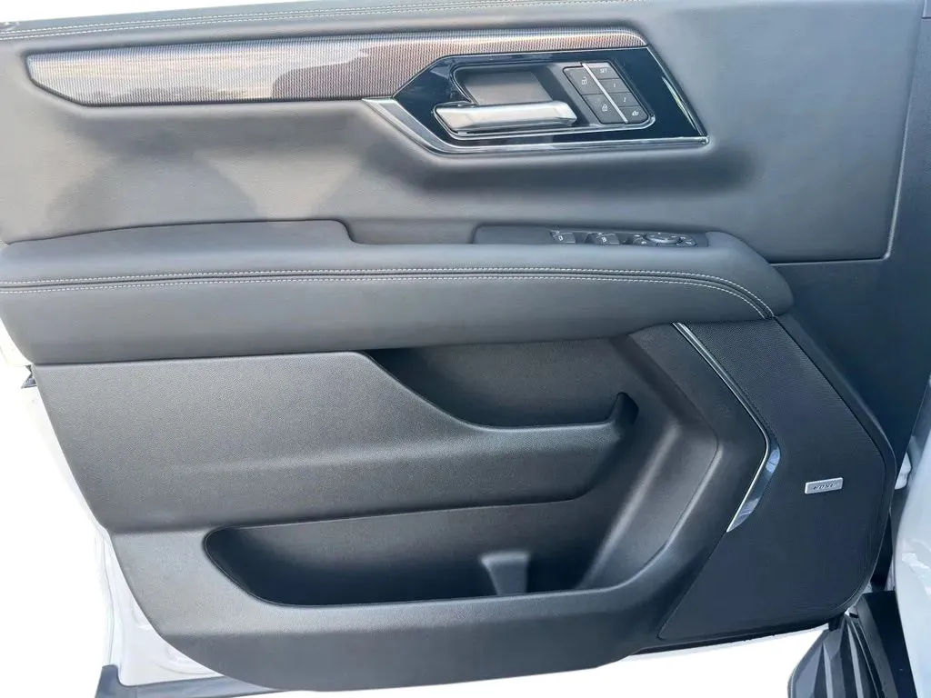 GMC Yukon photo 11