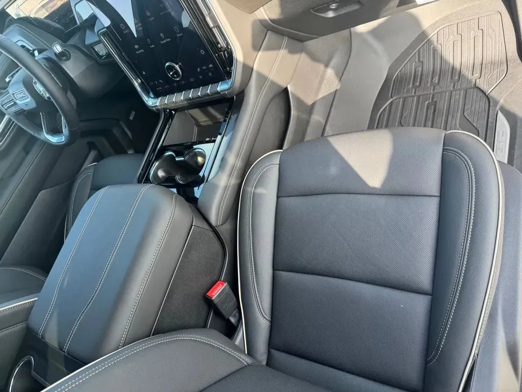GMC Yukon photo 14
