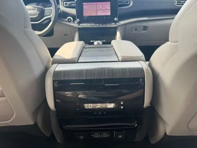 2024 Jeep Wagoneer Series II - Photo 20