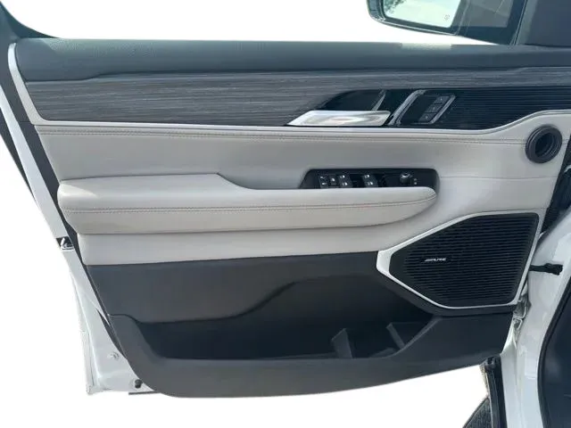2024 Jeep Wagoneer Series II - Photo 11