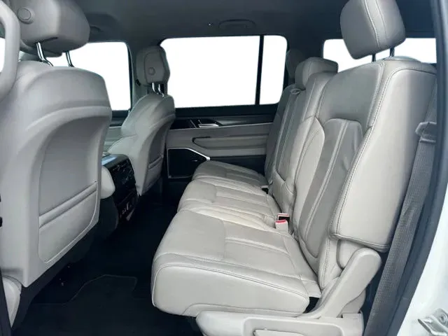 2024 Jeep Wagoneer Series II - Photo 17