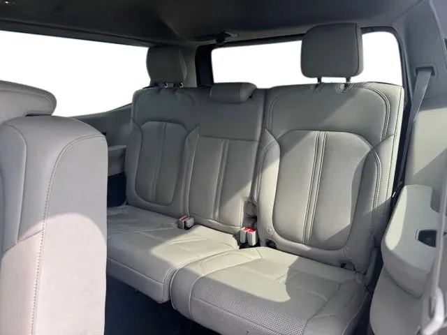 2024 Jeep Wagoneer Series II - Photo 19