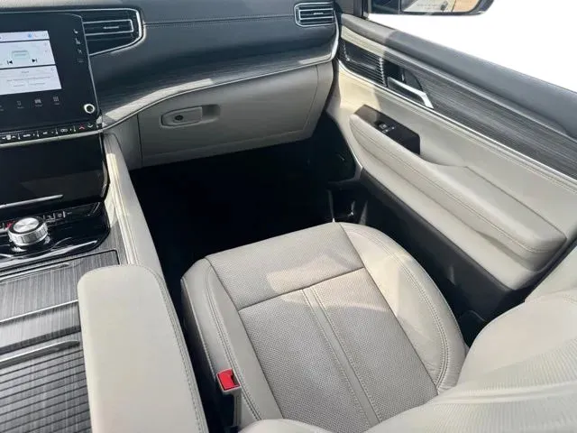 2024 Jeep Wagoneer Series II - Photo 21