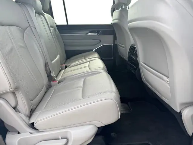 2024 Jeep Wagoneer Series II - Photo 16