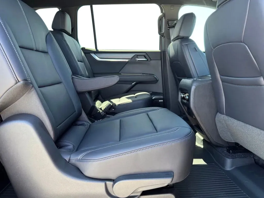 GMC Acadia photo 16