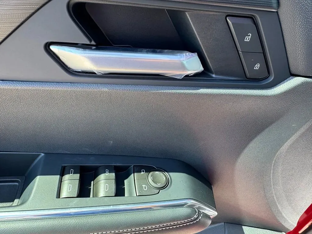 GMC Acadia photo 12