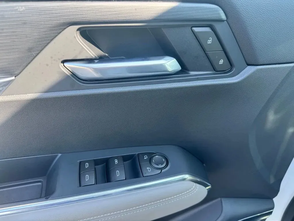 GMC Acadia photo 12