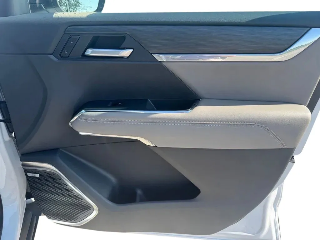GMC Acadia photo 13