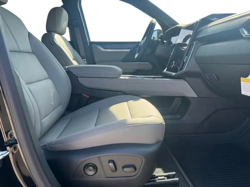GMC Acadia photo 13
