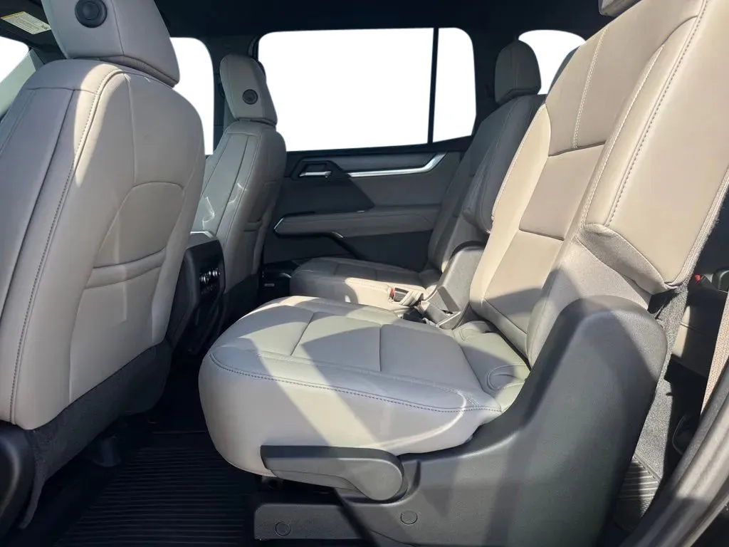 GMC Acadia photo 17