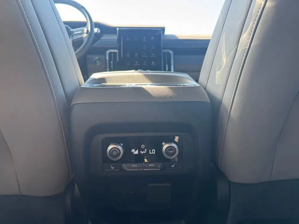 GMC Acadia photo 20