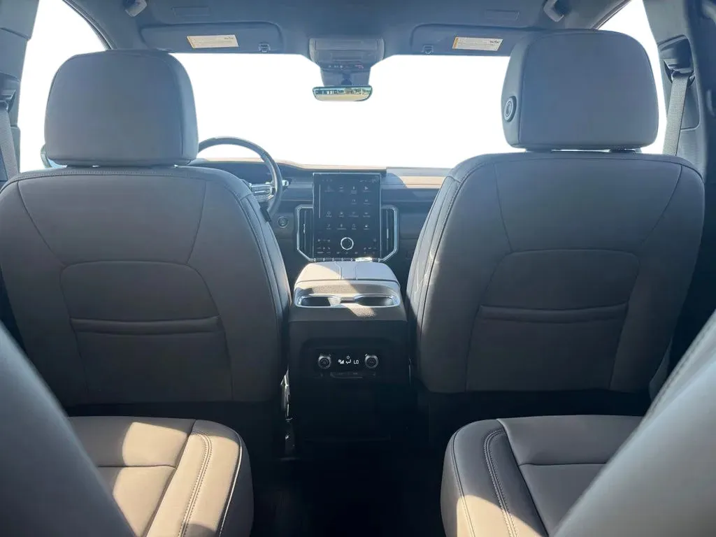 GMC Acadia photo 19