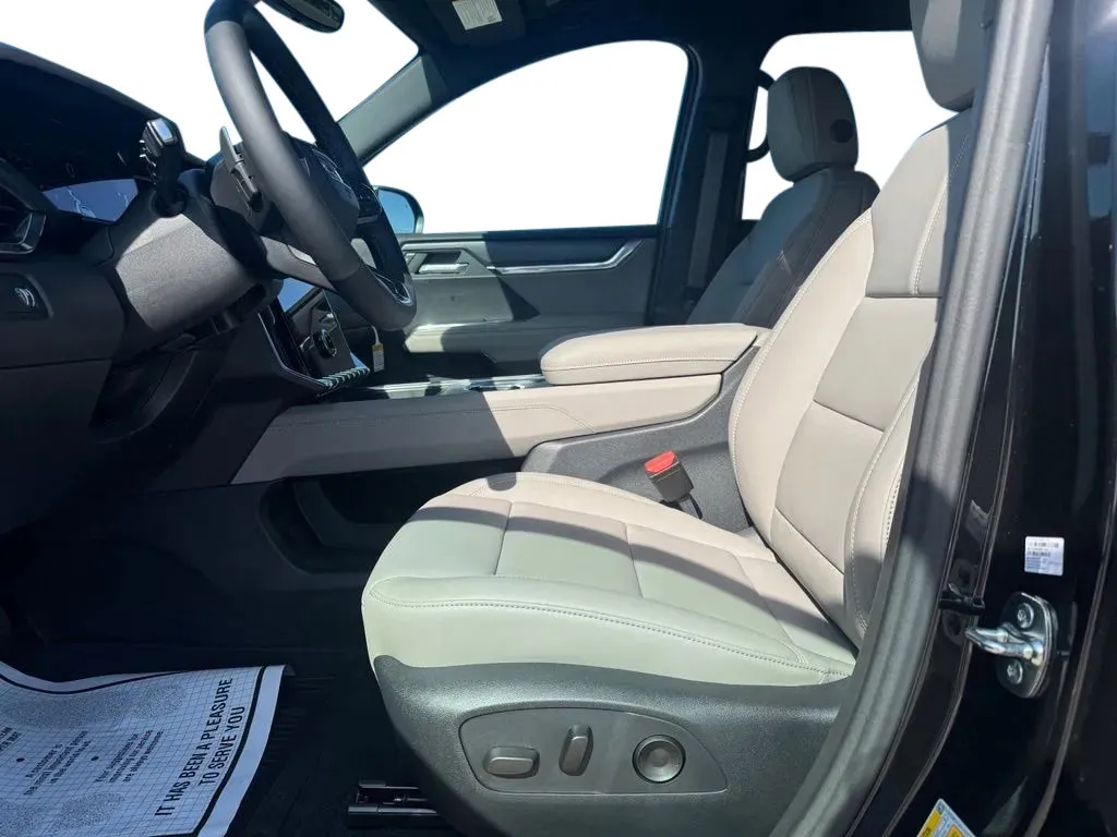 GMC Acadia photo 9