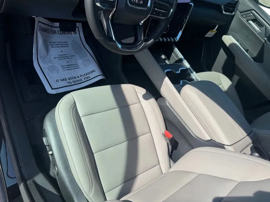 GMC Acadia photo 10