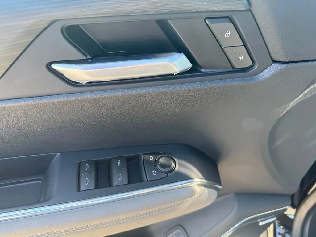 GMC Acadia photo 12