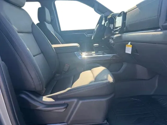 GMC Sierra photo 13