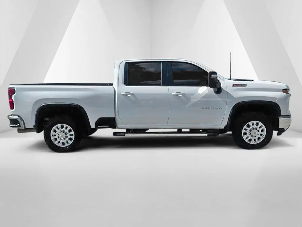 Chevrolet Silverado photo 8