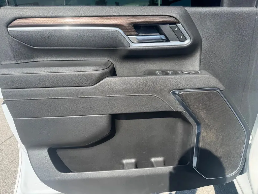 Chevrolet Silverado photo 11