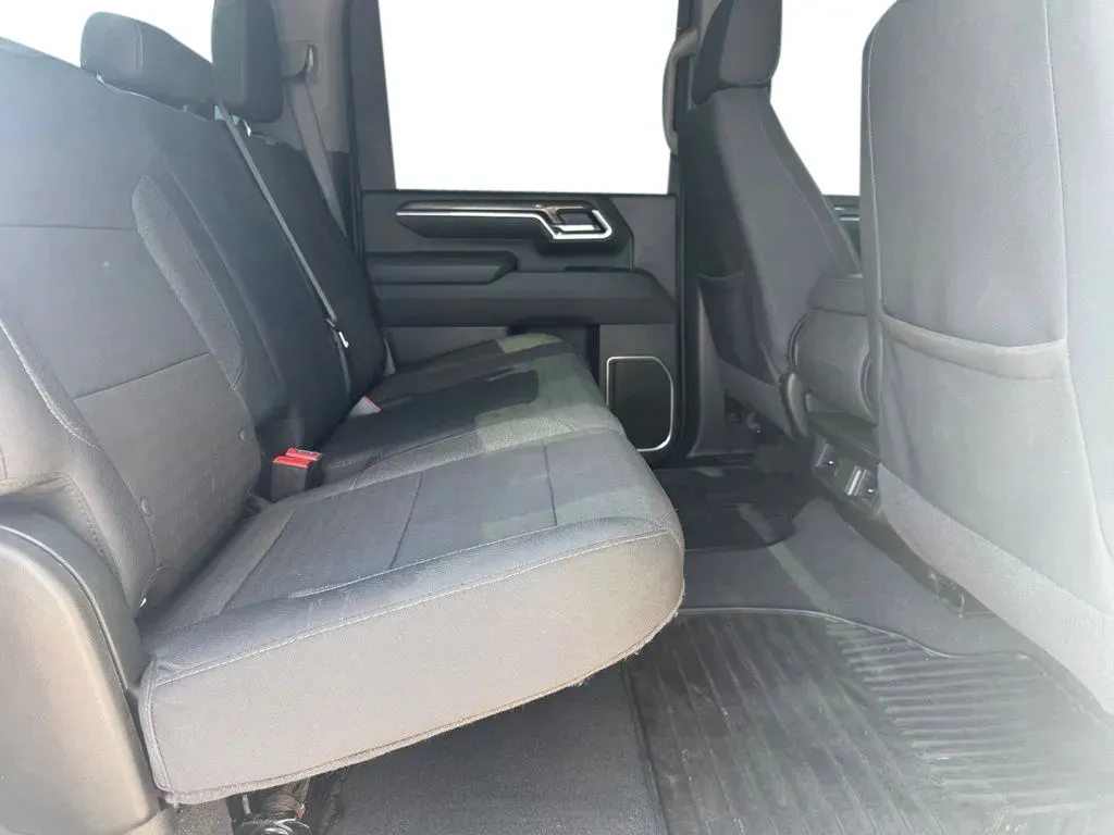Chevrolet Silverado photo 17