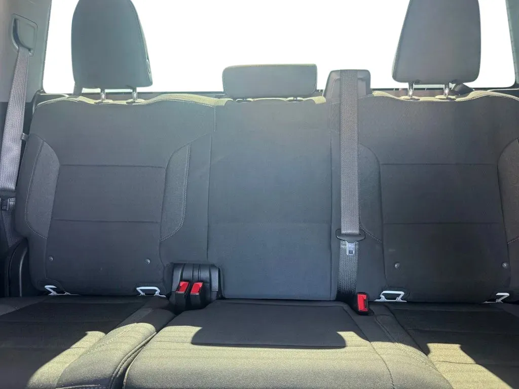 Chevrolet Silverado photo 19