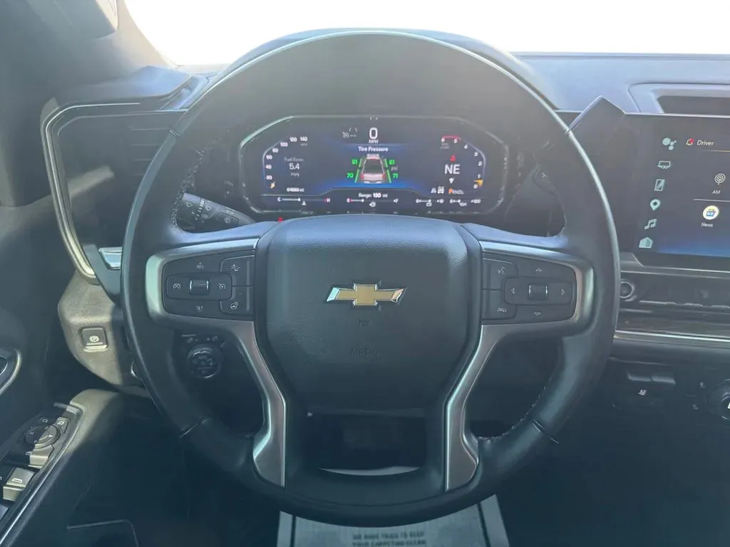 Chevrolet Silverado photo 24