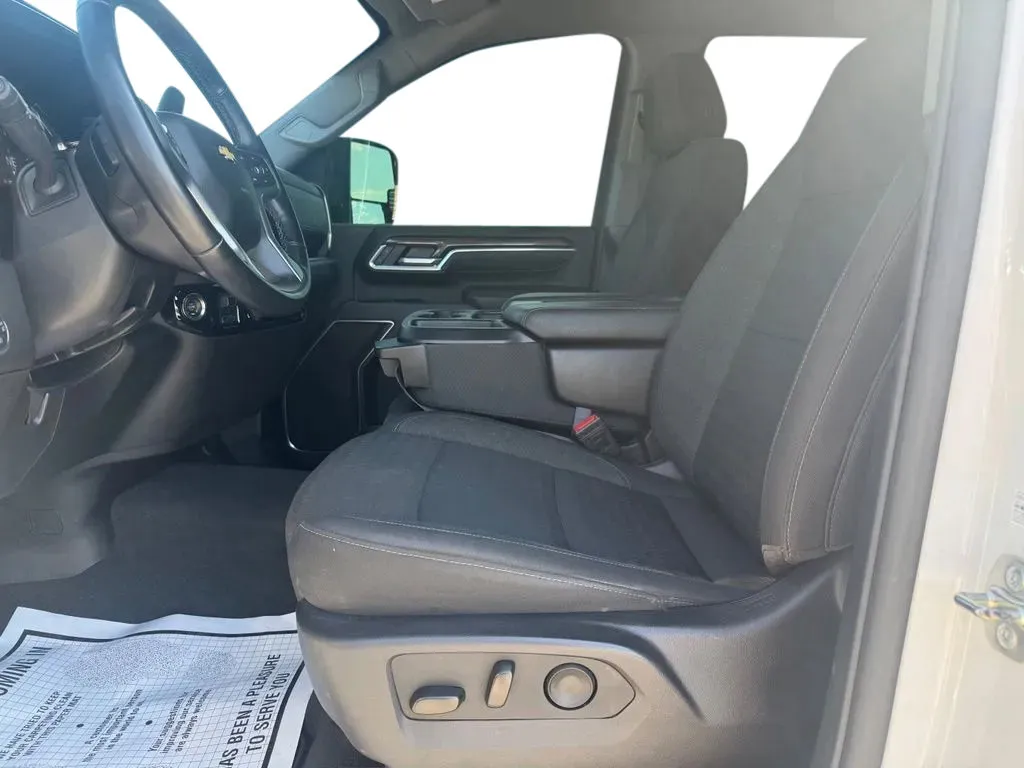 Chevrolet Silverado photo 9