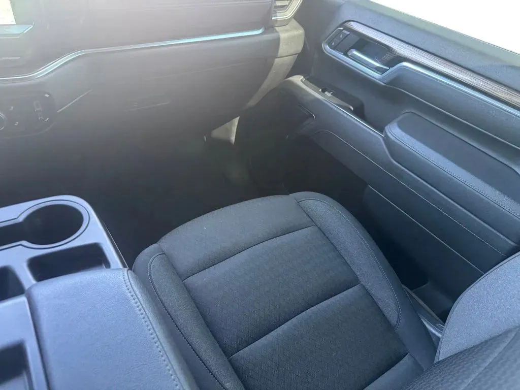 Chevrolet Silverado photo 21
