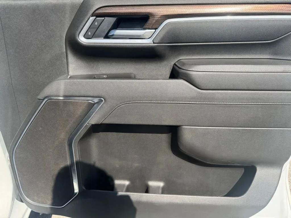 Chevrolet Silverado photo 16