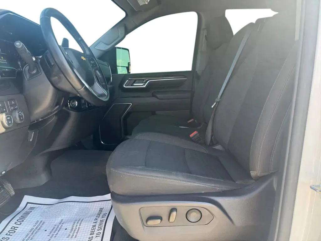 Chevrolet Silverado photo 13
