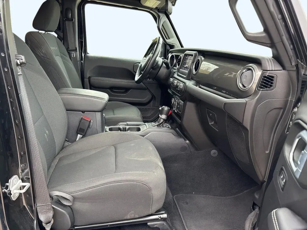 2021 Jeep Wrangler Unlimited Sahara - Photo 30