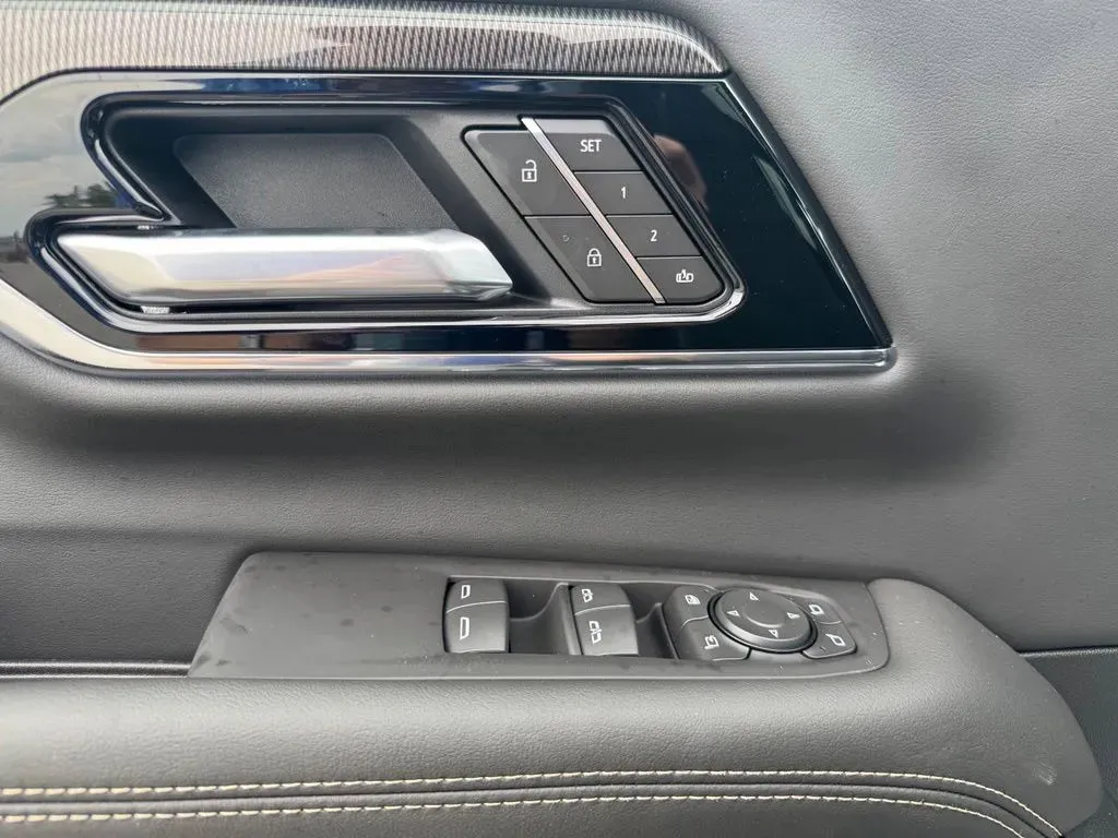 GMC Yukon photo 13
