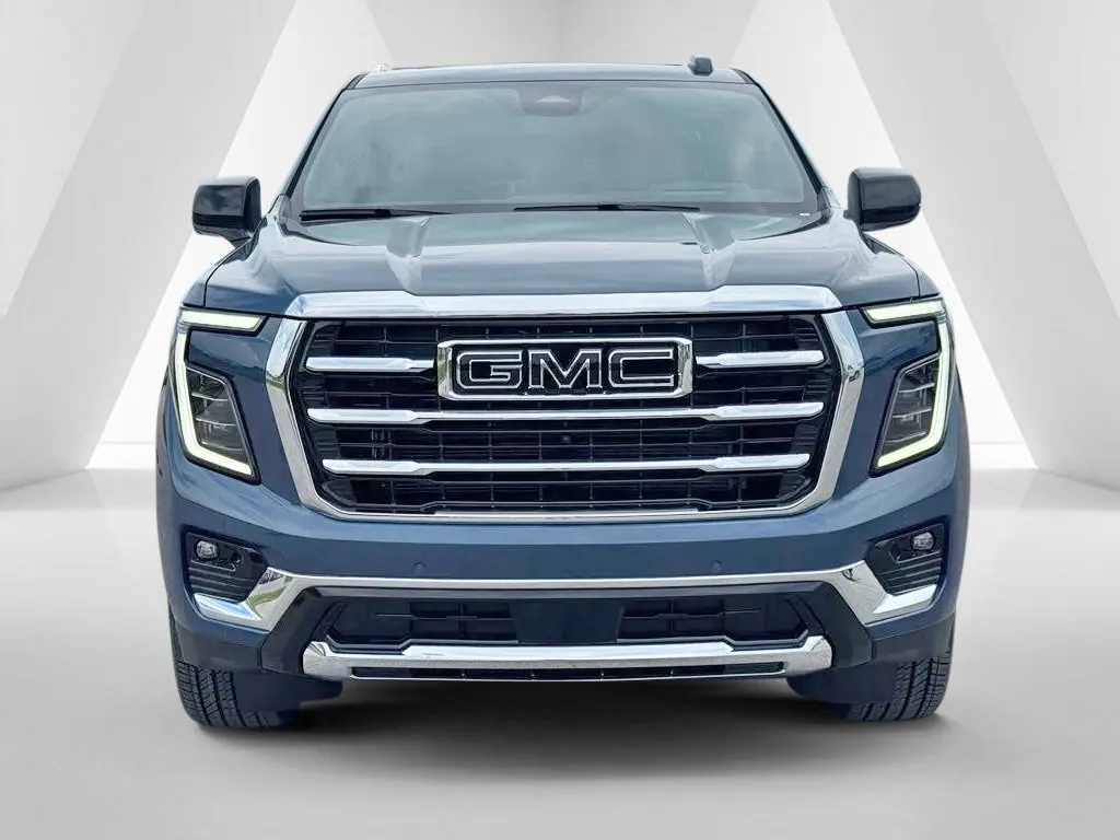 GMC Yukon photo 2