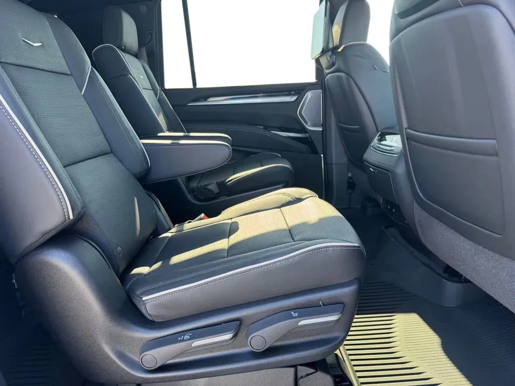 Cadillac Escalade ESV photo 17