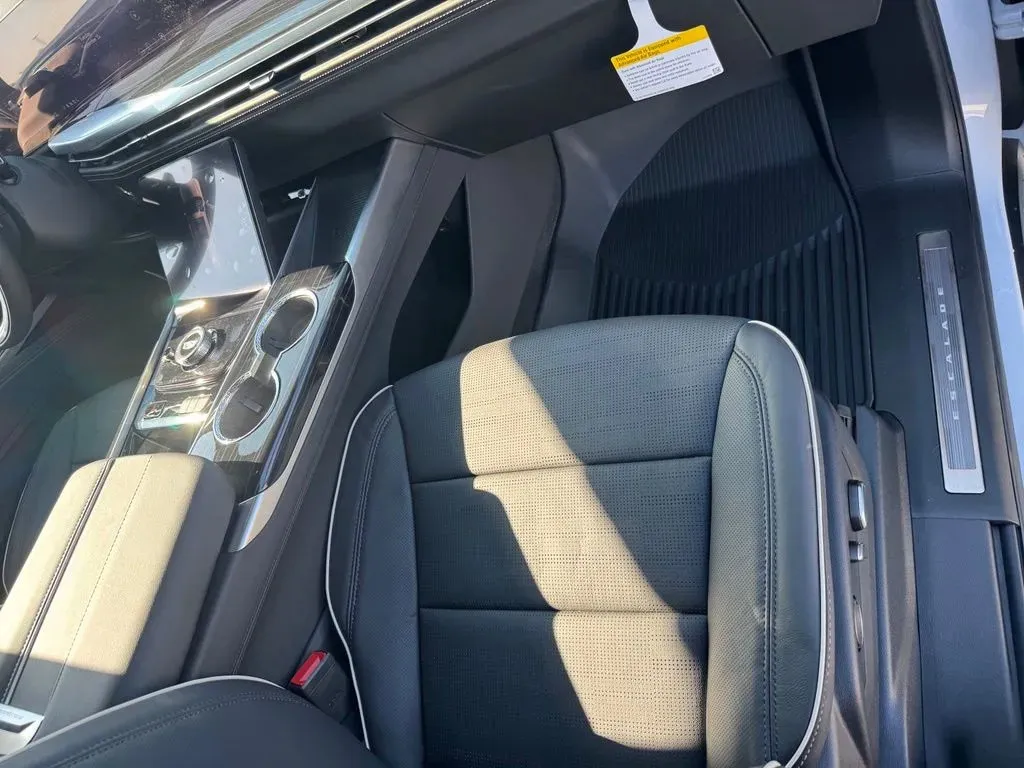 Cadillac Escalade ESV photo 15