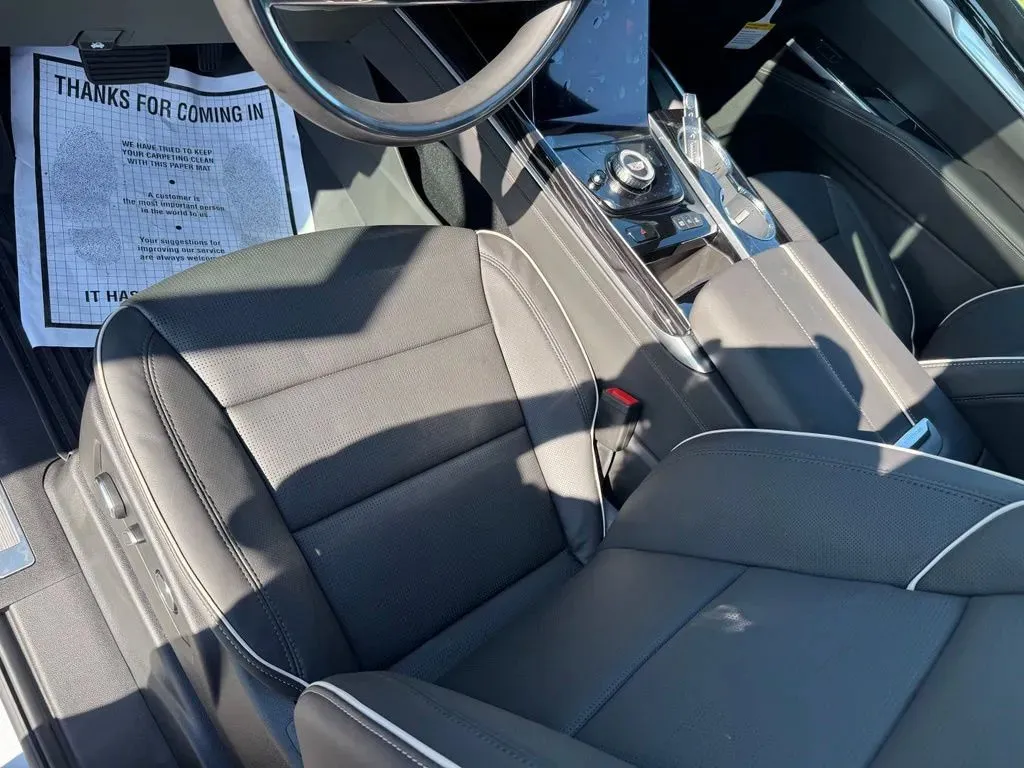 Cadillac Escalade ESV photo 10